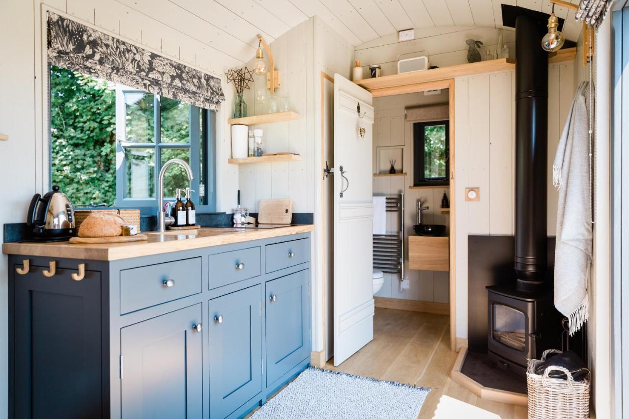 Boutique Cornish Shepherd'S Hut With Hot Tub Launceston Exterior foto