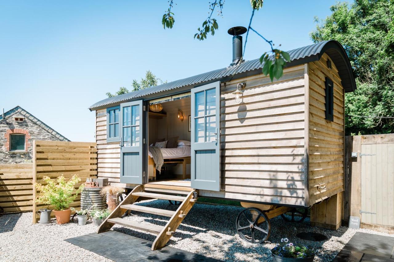 Boutique Cornish Shepherd'S Hut With Hot Tub Launceston Exterior foto